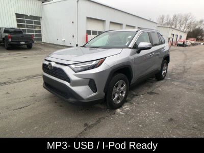 2025 Toyota RAV4 XLE - Photo 8