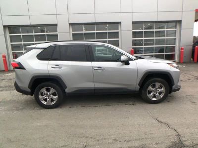 2025 Toyota RAV4 XLE - Photo 3