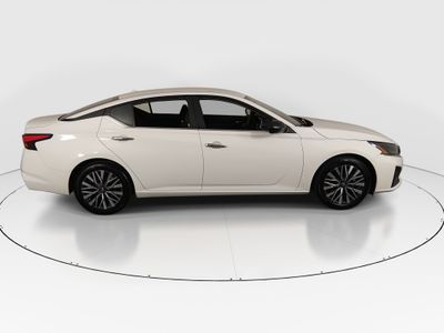 2025 Nissan Altima — photo 8 view