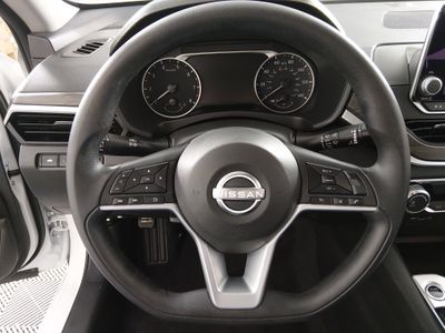 2025 Nissan Altima — photo 12 view