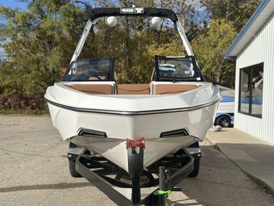 2025 Axis Wake Research T220 - Photo 2