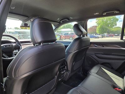 2026 Jeep Grand Cherokee — photo 9 view