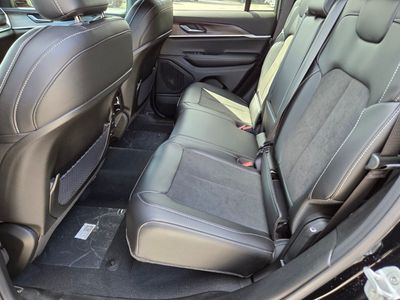 2026 Jeep Grand Cherokee — photo 8 view