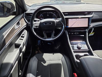 2026 Jeep Grand Cherokee — photo 10 view