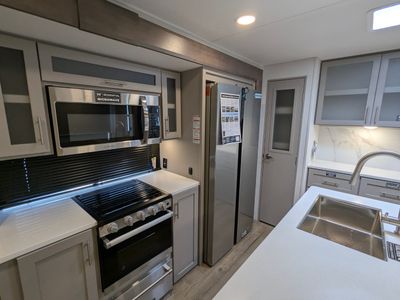 2026 Alliance RV Avenue — photo 9 view