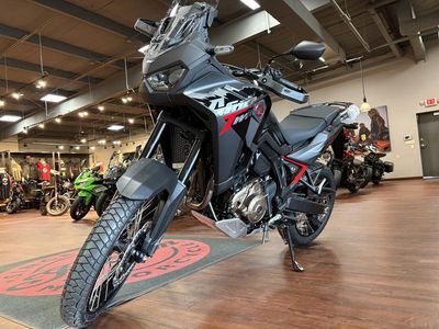 2025 Honda Africa Twin - Photo 2