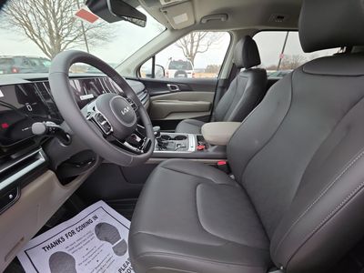2026 Kia Carnival — photo 9 view