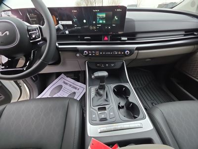 2026 Kia Carnival — photo 13 view
