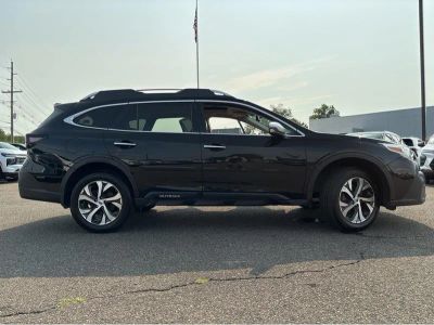 2022 Subaru Outback — detail view