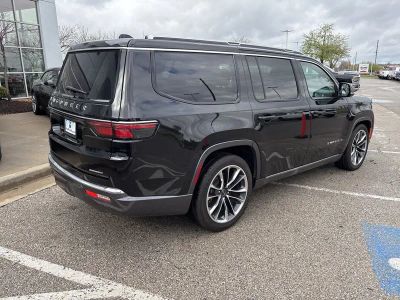 2022 Jeep Wagoneer - Photo 28