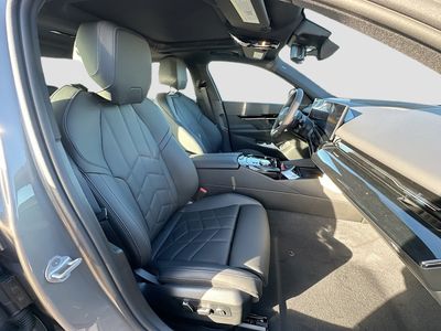 2026 BMW 5 Series - Photo 23