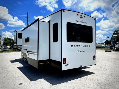 2027 East to West Tandara — rear three-quarter view