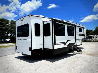 2027 East to West Tandara — side profile view