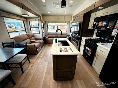 2027 East to West Tandara — interior view