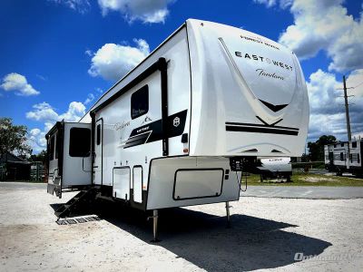 2027 East to West Tandara — front three-quarter view