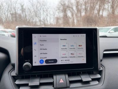 2024 Toyota RAV4 Hybrid XLE - Photo 13