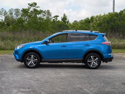 2017 Toyota RAV4 - Photo 2