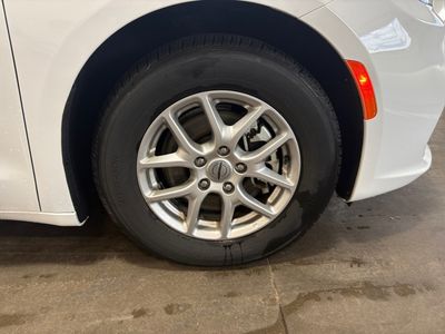 2024 Chrysler Pacifica — photo 16 view