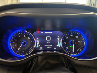 2024 Chrysler Pacifica — photo 10 view