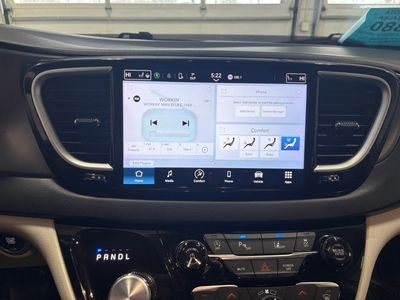 2024 Chrysler Pacifica — photo 11 view