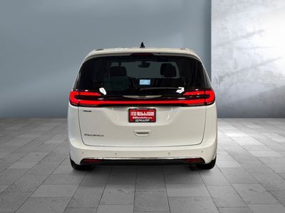 2024 Chrysler Pacifica — detail view