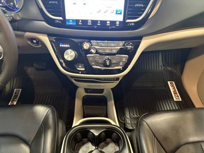 2024 Chrysler Pacifica — photo 13 view