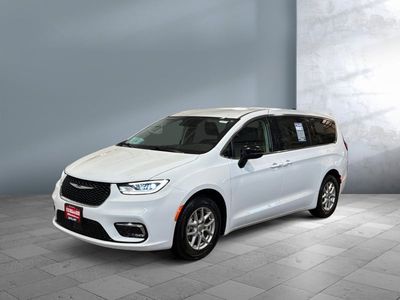 2024 Chrysler Pacifica — front three-quarter view