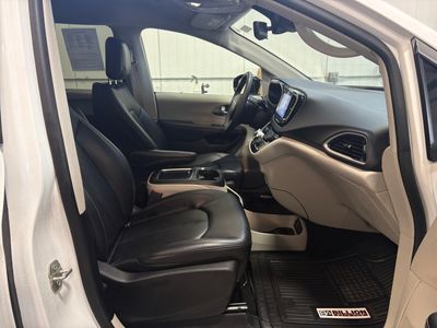 2024 Chrysler Pacifica — photo 15 view