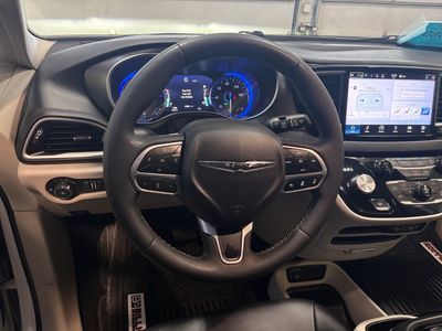 2024 Chrysler Pacifica — photo 19 view