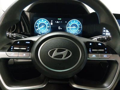 2024 Hyundai Elantra — photo 12 view