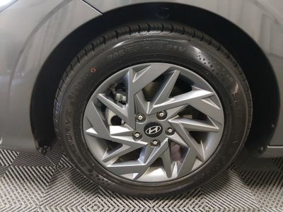 2024 Hyundai Elantra — photo 10 view