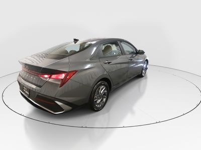 2024 Hyundai Elantra — photo 7 view