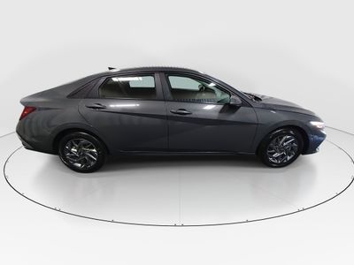 2024 Hyundai Elantra — photo 8 view