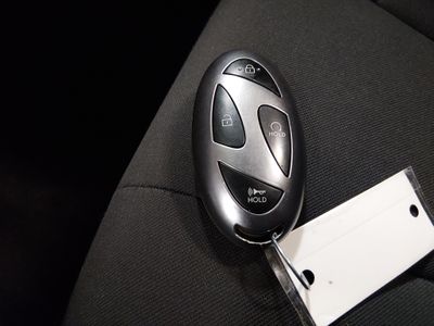 2024 Hyundai Elantra — photo 15 view