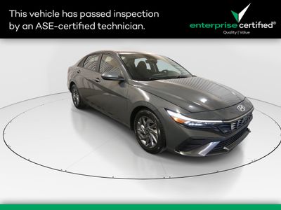 2024 Hyundai Elantra SEL IVT — front three-quarter view