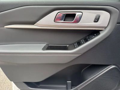 2026 Ford Explorer — photo 10 view