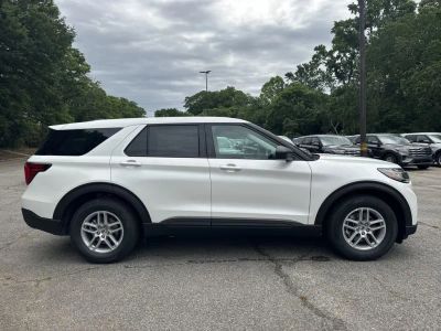 2026 Ford Explorer — photo 8 view