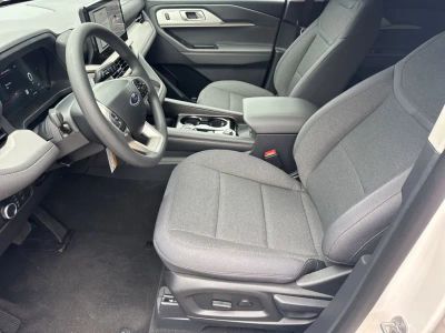 2026 Ford Explorer — photo 9 view