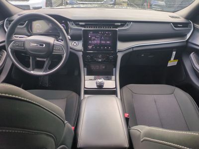 2025 Jeep Grand Cherokee - Photo 16