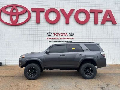 2020 Toyota 4Runner - Photo 3