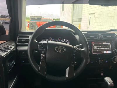 2020 Toyota 4Runner - Photo 2