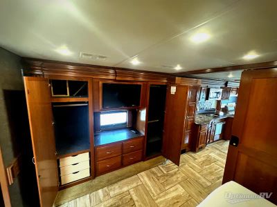 2017 Fleetwood Discovery — photo 16 view