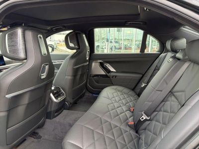 2026 BMW 740i - Photo 23