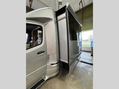 2025 Airstream Atlas - Photo 3