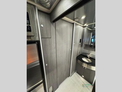 2025 Airstream Atlas - Photo 38