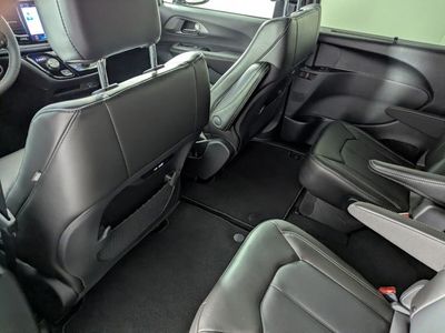 2026 Chrysler Pacifica — photo 16 view