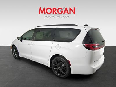 2026 Chrysler Pacifica — photo 7 view