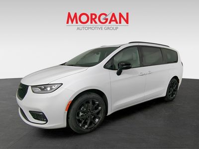 2026 Chrysler Pacifica — photo 9 view