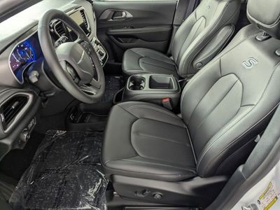 2026 Chrysler Pacifica — photo 10 view