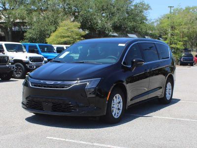 2027 Chrysler Pacifica — detail view